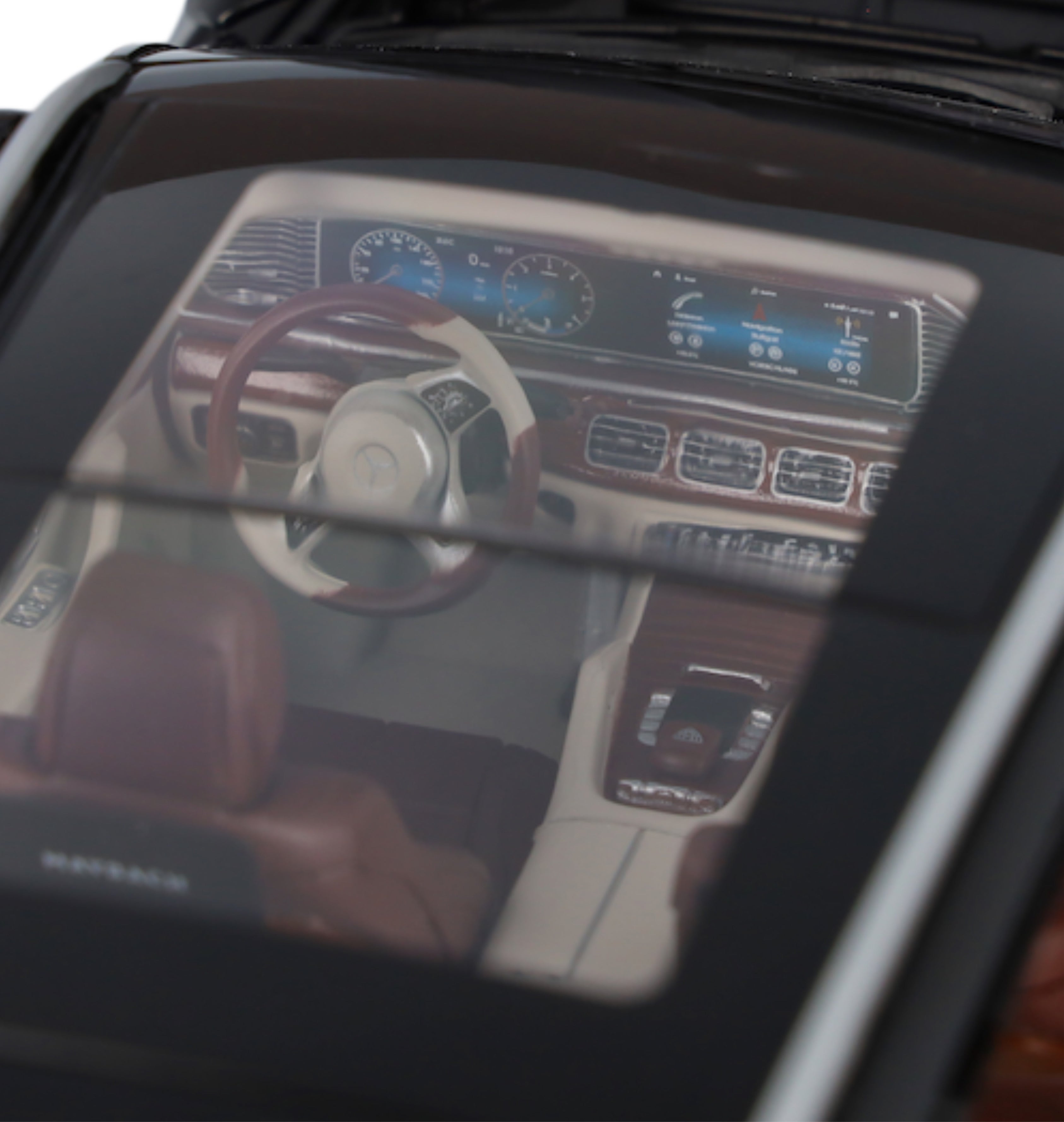 Mercedes-Maybach GLS 600 4MATIC (X167), beautifully recreated by PARAGON MODELS in an exceptional 1:18 scale.