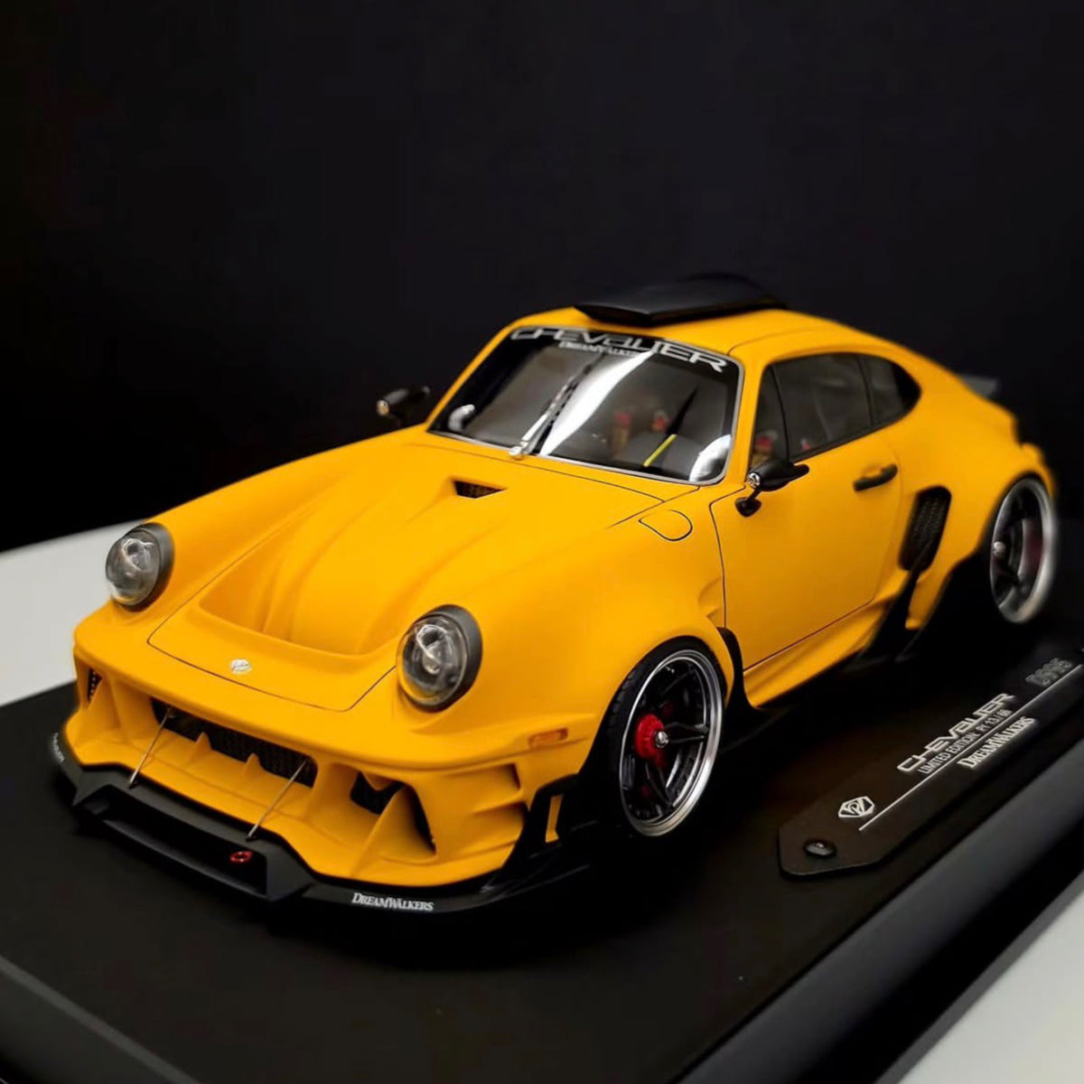 Porsche 911 Chevalier DreamWalkers Yellow 1:18 Resin Model – Limited Edition - Striking Yellow